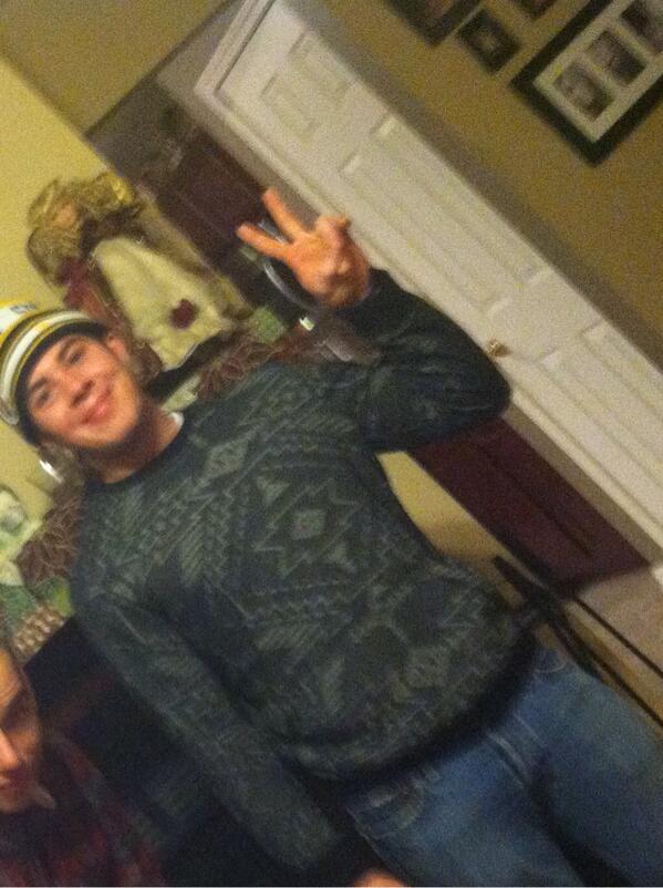 Dylan_328's tweet photo. @anthonylogsdon posted in your girls DM's like.. http://t.co/QJFc8tvqZP