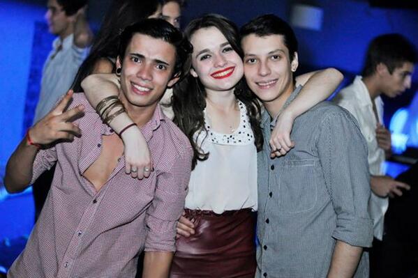 AposModas's tweet image. AposModasAmigos! Nos encantan los tres! Un 9 para ellos, un punto menos por la similitud de sus camisas