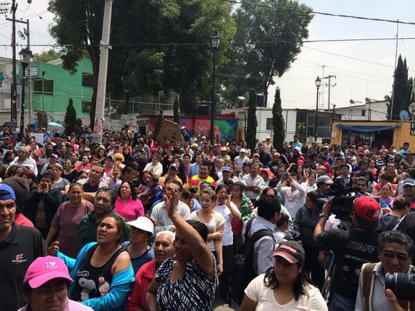 danieltelesur's tweet photo. Pueblo de San Bartolo Ameyalco #DF #Mexico se de declara en resistencia. Defienden el agua de su manantial http://t.co/ayfVXcMT3l
