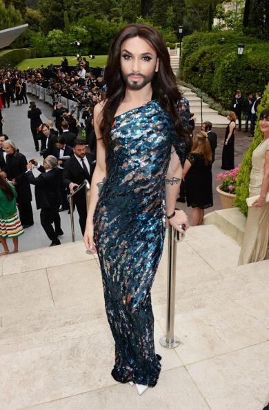 laiacenea's tweet photo. Conchita Wurst en la gala #amfARCannes Toma ya! http://t.co/kJLomMxvk9