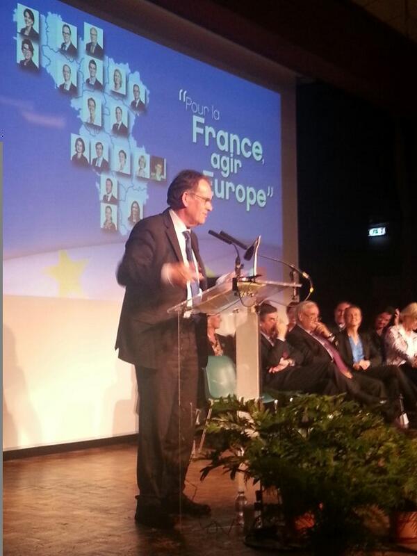 CadecUE2014's tweet photo. "Je remercie @FrancoisFillon  et @jpraffarin d'être présents ce soir pour nous soutenir " #Vertou #Européennes2014 http://t.co/S4cufy4e8F