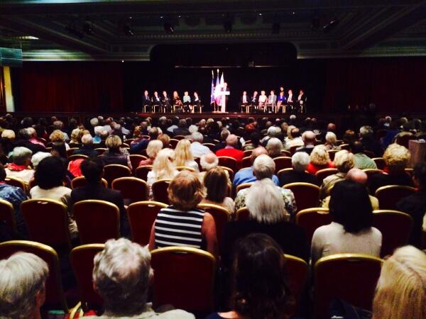 Dernier meeting. Les #AlpesMaritimes mobilisées derrière <a href="/RenaudMuselier/">Renaud Muselier</a> <a href="/AgnesRampal/">Agnès Rampal</a> @alexborchio #Europeennes2014