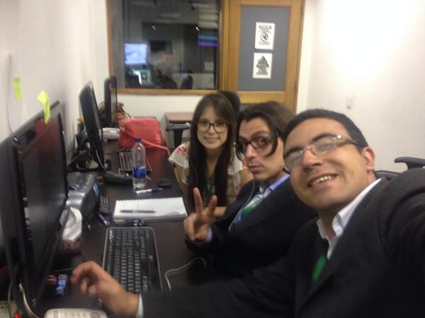julianjerezj's tweet photo. Selfie predebate #DebateGranAlianza @JBarrantesE @tataramirezc @NoticiasRCN #LaElección2014 #LosPechochos http://t.co/YNRPY3shYO