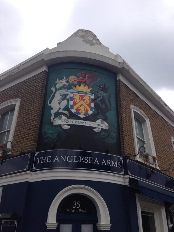 _AngleseaArmsW6's tweet photo. Look, my first  #selfie http://t.co/Bmi2UWAZYZ