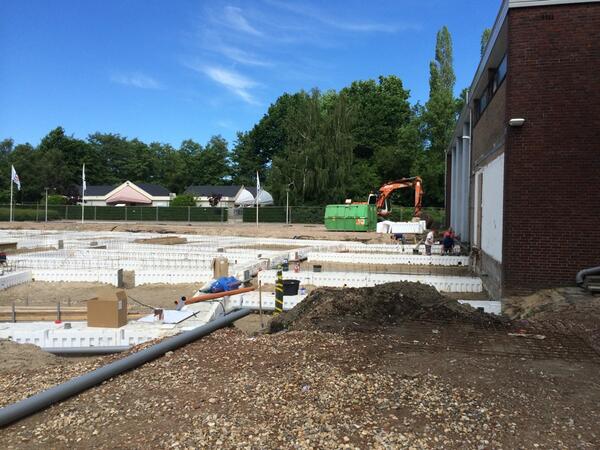 GroothuisJ's tweet image. @siebertinstall is riool aan het leggen voor nwb#montessori @GroothuisBG v inwendige mens wordt ook goed gezorgd😊