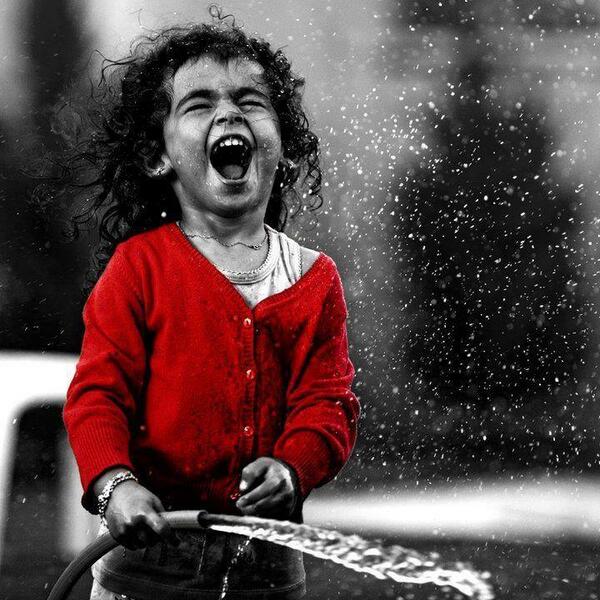 khadidja_Ach's tweet photo. Mon #enfance me manque:Pas de devoirs pas de réveil précoce,pas d'examen, pas de stress,pas de problèmes dans la vie. http://t.co/mChcHHYvfJ