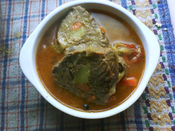 chocandpepper's tweet photo. PARA LEVANTARNOS EL ANIMO CUANDO ALMORZAMOS LEJOS DE CASA UN GUISO CALENTITO... Y YA http://t.co/ukYEZHImmm