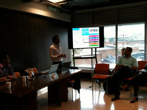 MelizeaE's tweet photo. Entender las necesidades de los consumidores para emprender estilos de vida sostenibles#Emprendimiento@AMSANCHEZOSP http://t.co/SFrR2cyZrG