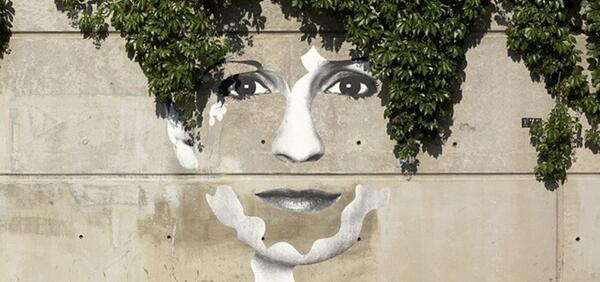 bastisimo_com's tweet photo. Arte urbano creativo que interactúa inteligentemente con el entorno. http://t.co/NM8Fo0foqW http://t.co/HXlIMpDYNE
