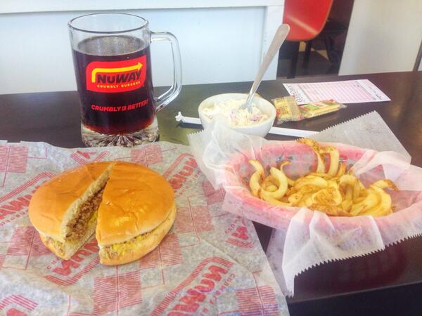 burgernight's tweet photo. Homemade root beer and crumblies @NuWayBurgers in Wichita http://t.co/KwSxs9Xnj1