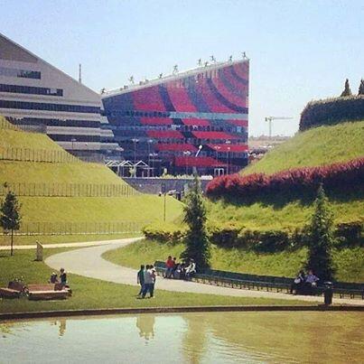 Dismas_Cs's tweet photo. #CasaMilan looks from a distance, a very magnificent. cc: @acmilan @MilanistiOrId @MIsezione_TPI http://t.co/7kEFTT0WqV