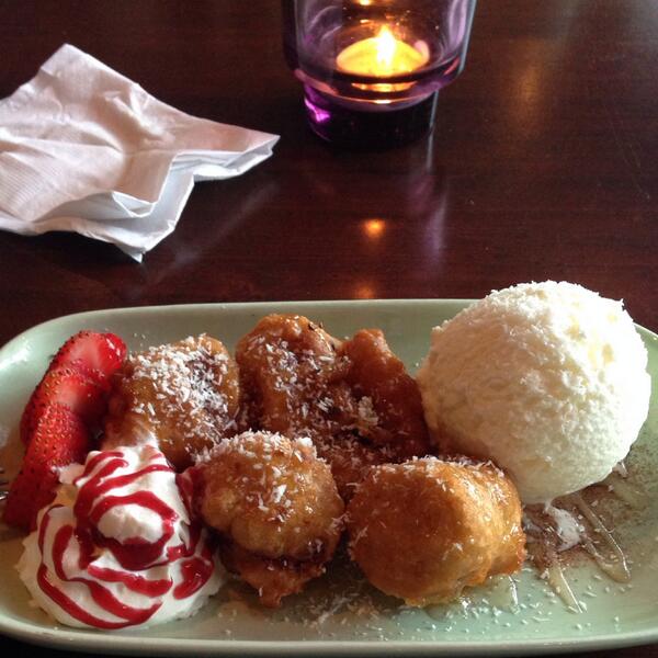 joelzantingh's tweet image. My server Mike just said, &apos;enjoy your dessert. I made that&apos; with pride. #prideinwork #deepfriedbanana