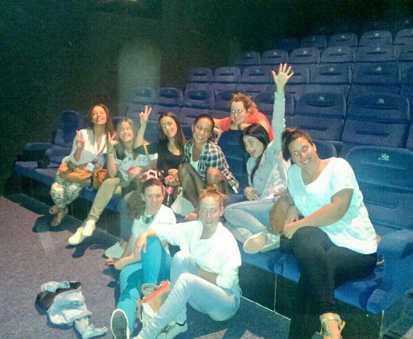 LauraCasti93's tweet photo. Las carminas al completo van a ver #Carminayamen @pacoleonbarrios queremos una tercera parte! VIVA LAS CARMINAS COÑO http://t.co/itH3GgtXB5
