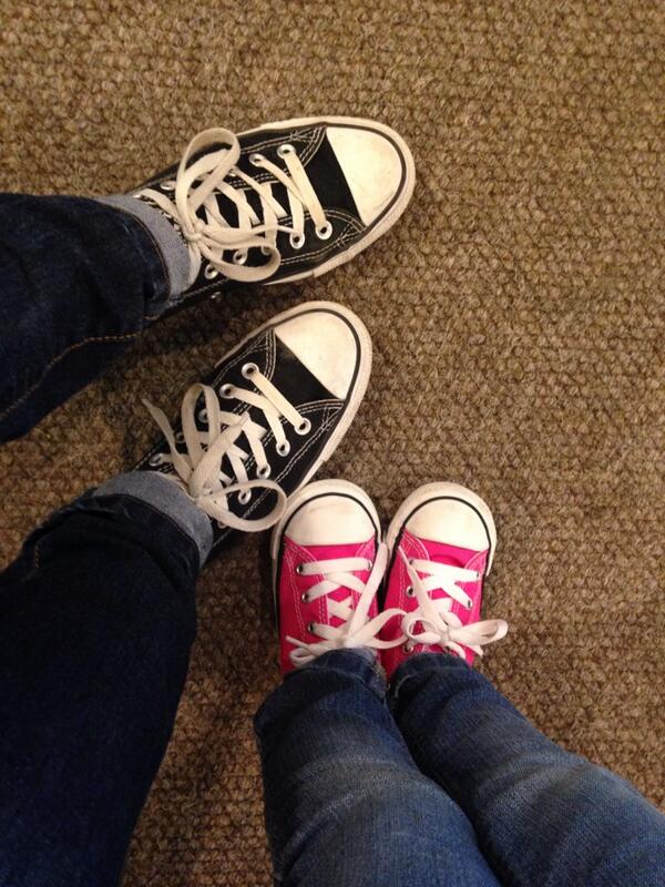 Jauee's tweet photo. #converse  ❤️ http://t.co/khZUGR5LqU