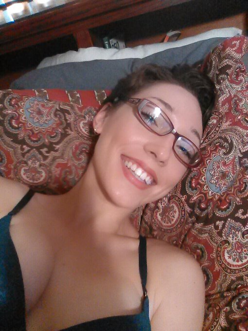 All smiles in this bed! http://t.co/abTHRWjLAl<a href="/tag/holidays"class="tags"><span>#holidays</span></a><a href="/tag/swiss"class="tags"><span>#swiss</span></a><a href="/tag/bordeaux"class="tags"><span>#bordeaux</span></a><a href="/tag/yippee"class="tags"><span>#yippee</span></a>