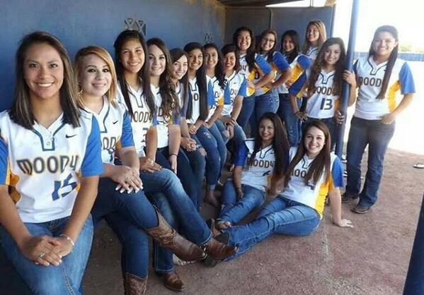 moody_softball's tweet photo. Great group of girls.. True meaning of a TEAM.. http://t.co/xyn7bsz0Ei