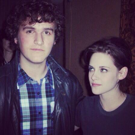 Kstewartfans's tweet photo. 👌 RT @acousticjason TBT to 2010 when I had curly hair and Kristen Stewart fell in love with me at first sight http://t.co/rfwQyQDAS4