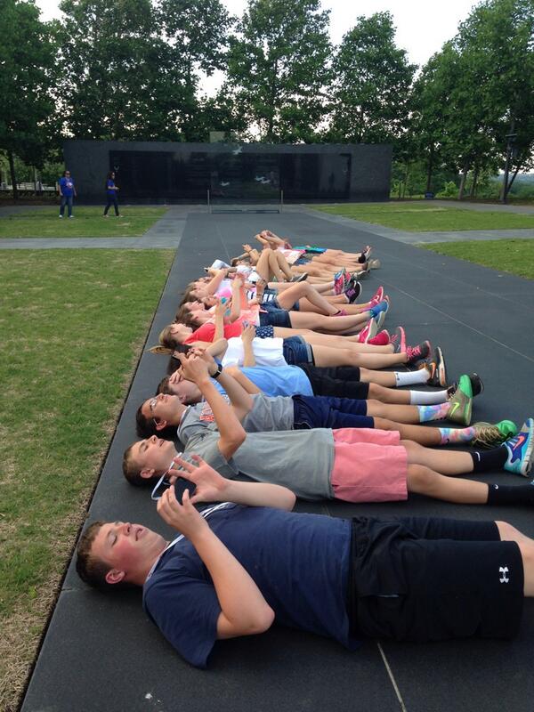 SusanBycoff's tweet image. #bmsed #blakeindc Bus1 at the Air Force Memorial trying to get the right angle to take a pic. #geometryinaction