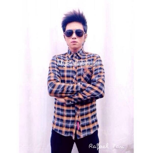 RafaelTan_Indo's tweet image. #instapict #smashblast #raflatahugs #IheartU #hugs =)