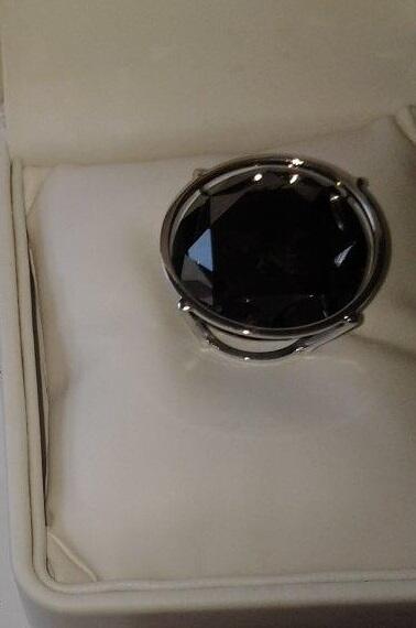 GlobalDealMaker's tweet photo. SKR and other docs for Round Black Diamond Weight:135.41 carat Appraisal $50 million available contact me for details http://t.co/JhJZjod8JB