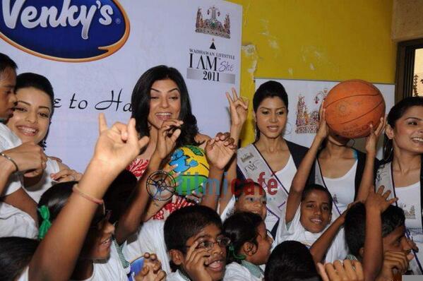 iamsyna7x's tweet photo. @thesushmitasen she donates evry year to various NGO's,cancer patient.nd mch more.she is truly a big star. http://t.co/KeJ0wPLSE2