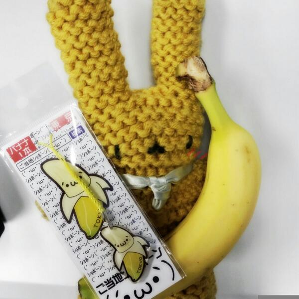 Kurious_Lapin's tweet photo. #Kurious_Lapin: #Going_bananas for #bananas! #Omnomnom... (´･ω･`) http://t.co/RNnH9nWWXd