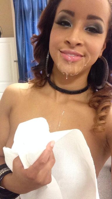 Messy Face💙 http://t.co/TiAMELklBG<a href="/tag/crazyyyyy"class="tags"><span>#crazyyyyy</span></a><a href="/tag/urdailylilslut"class="tags"><span>#urdailylilslut</span></a>