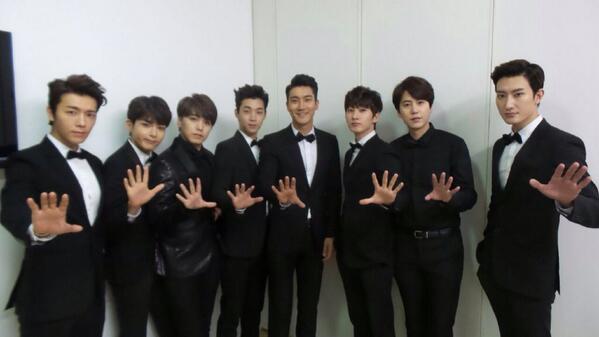 Nadia_safa's tweet photo. “@siwon407: It's been a longtime since we all being together. http://t.co/6OrKTMo8sl”