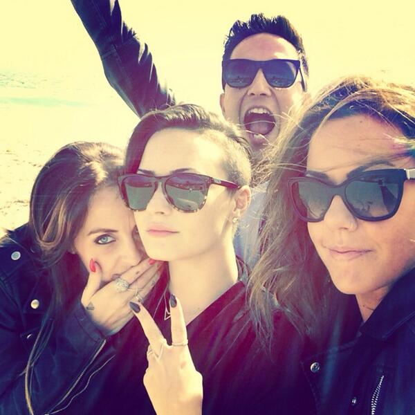 ddlovato's tweet photo. Beach bums... 😎✌️ @StyleMEMaeve @domdomhair @natalieeemartin http://t.co/FKS3IhbYGN
