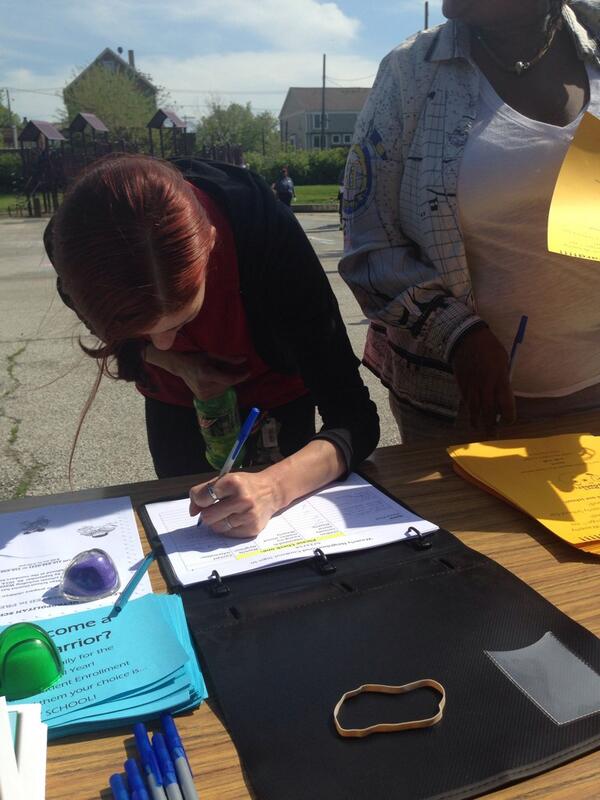 WaverlyCMSD's tweet photo. Parents signing in and getting information at the Waverly family cookout. http://t.co/8VaXdYWXIK