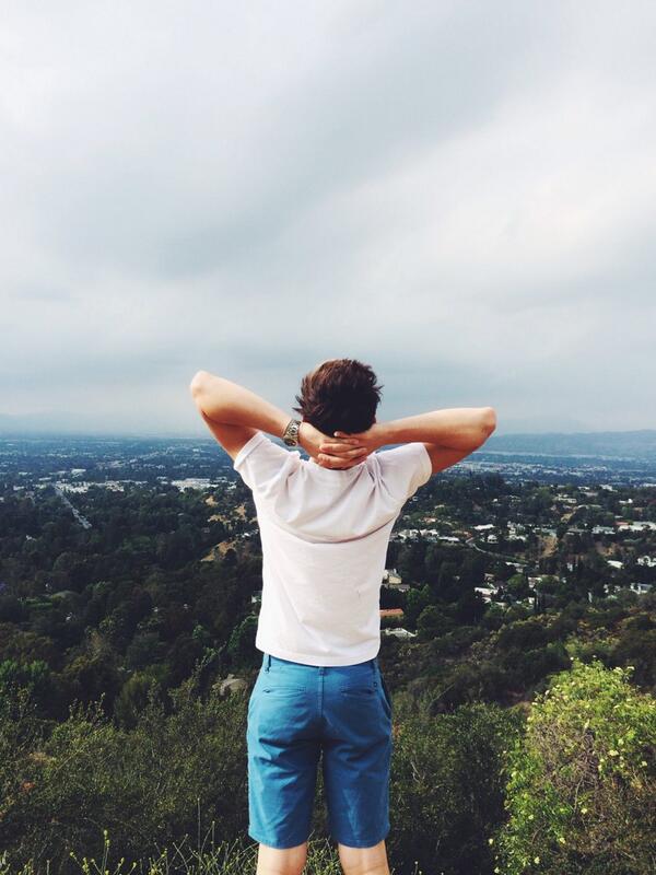 Nashgrier's tweet photo. Stretchin' http://t.co/zT6OWFWrjO