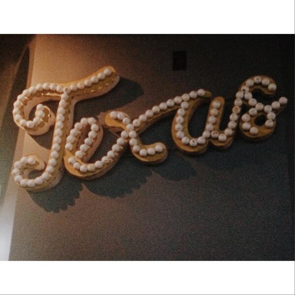 Shoutout to <a href="/EatDrinkThePark/">Domain & South Lamar</a> for a #happyhour that goes to 8pm with a great drink and app selection ! #austintx #atx