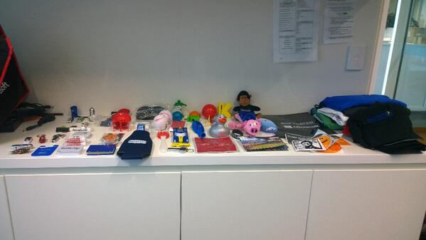 AdamFowler_IT's tweet image. Loot from #msteched I&apos;m sharing at work
