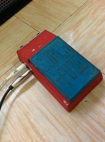 stomplabs's tweet photo. Vintage Super Fuzz that we fixed up. Nicholas scored this in a pile of junk. We should all be so lucky ~['.']~ http://t.co/wxmctMepzf