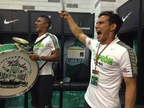 yesidldsp's tweet photo. LOS  JUGADORES  TREMENDO BARRISTAS,   TRELLEZ CELEBRANDO COGIO ESE BOMBO TODA LA NOCHE http://t.co/yo4zUvw2ci