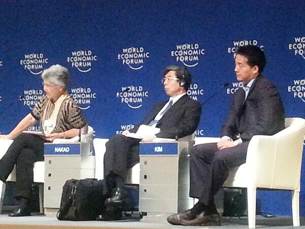 GlobalShapersGT's tweet photo. MD of Hanwha Group, Kim talking abt his solar energy business in achieving climate smart growth. #WEF @GlobalShapers http://t.co/rAB5mmHeRv