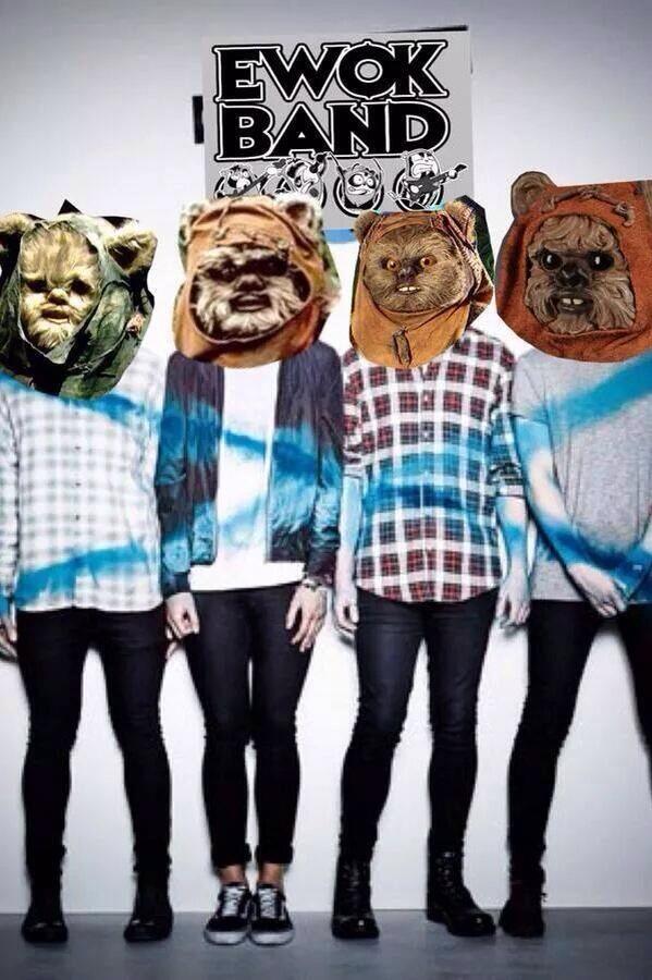 Mex5SOSFamily's tweet photo. Hahahaha OMG I can't! 
#Ewok5SOS @5SOS 
-Ponnypunk❤️ http://t.co/DEVgbtN527