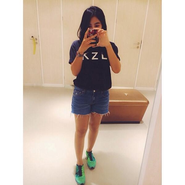 Callme_hey's tweet photo. #selfie #nike #hotjeans #kik http://t.co/SWHb8h3PAl