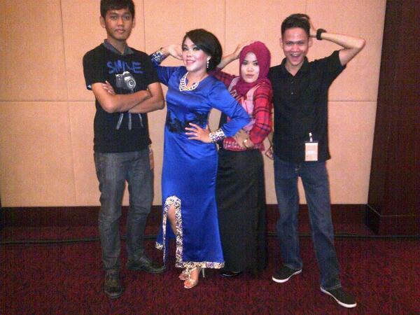 dhiee_ya's tweet image. Thank u my beloved #ProjectDW team @HeyHayHanny @bankbudi @Ridiw for d good job during Jambore Sanitasi 2014.