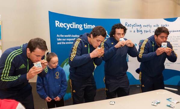Fonterra's tweet photo. Thanks to GSNschool/Otago for showing the @Highlanders how #recycling is done! #fastestfolder #fonterramilkforschools http://t.co/56LpYmXaEV