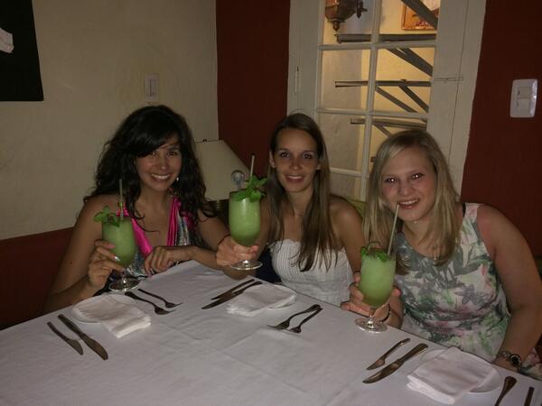sofiarias1's tweet photo. @adrianaramg disfrutando los mojitos!! 😊 http://t.co/fRJvcEBPyy