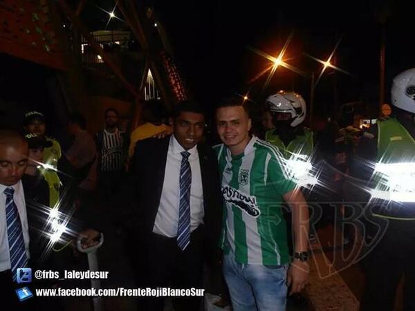 fdiesiseis's tweet photo. @NoticiasCaracol @NoticiasRCN @elheraldoco @zonacero cuanto costo la final del futbol colombiano. http://t.co/J9TVAEcJT1