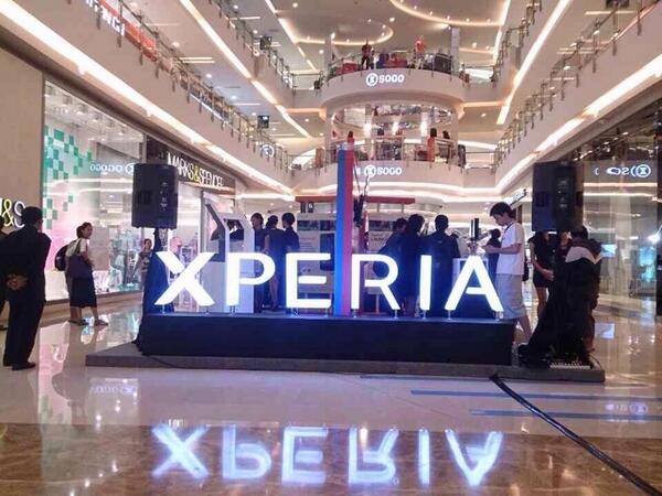 elmaaelmoo's tweet photo. Mantap @SonyXperiaID #XperiaZ2launch di Central Park banyak promo asik pasti #XperiaDetails http://t.co/UXkRkmAbm5