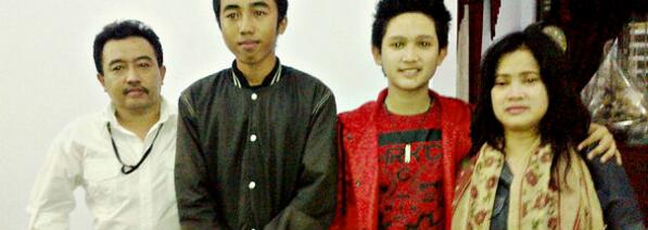 Wah pas di batang expo ya? HeheRT <a href="/BudiSamadyo/">Budi Septiawan</a>: <a href="/Riopratama29/">Rio pratama D'RIOZ</a> foto lama dengan rio sekeluarga..