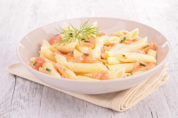 ITALIATARTUFI's tweet photo. Cosa bolla in #pentola oggi?#Penne con crema di #salmone e #tartufo.La ricetta su:http://t.co/74U3MyH3Ex http://t.co/Kbjg36wcg7