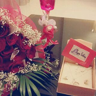 mmaz113's tweet photo. فديت اللي اهداني ربي لايحرمني منو 😍😍😚 http://t.co/ZNlvZveZFU