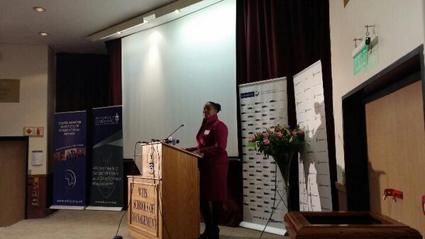 JacaNewswatch's tweet image. #SAMining Elizabeth Sidiropoulos CEO of SAIIA welcomes the head of CED at Anglo Platinum Mpho Litha