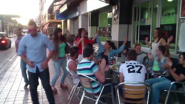 jbas116z's tweet photo. Gran tarde ayer,y xa acabar @FiveN5 x la ruta del colesterol bailando con todos los q s cruzaron con ellos #PremisRMM http://t.co/uzQmnOJoAg