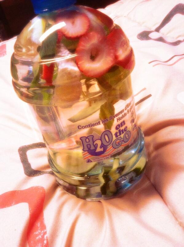 binisharma1's tweet image. Detox water &amp;lt;3 . Its so tasty! @blogilates
