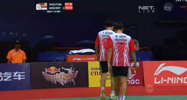 netmedia_info's tweet photo. Thomas Cup - Ahsan/Setiawan vs Tan/Hoon 19-21 / 21-8 #NETThomasCup, http://t.co/I2fm6yFDV0